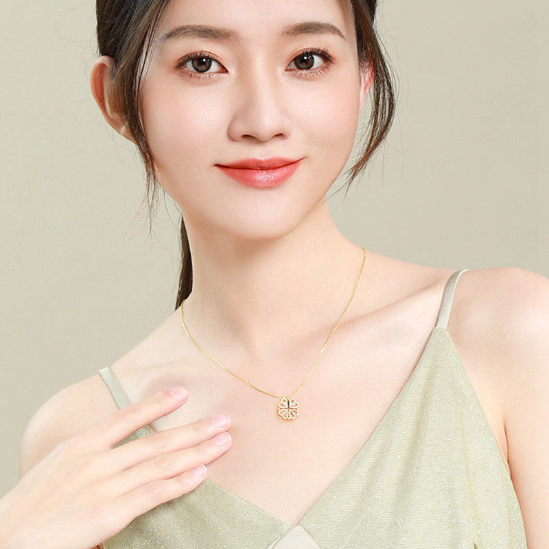 Magnetic Four-Leaf Clover Heart Locket Necklace — PuraVeil