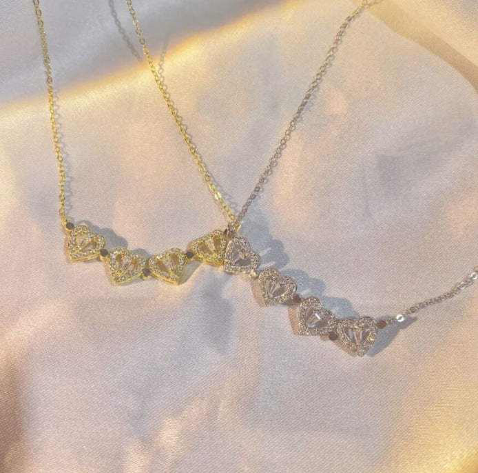 Magnetic Four-Leaf Clover Heart Locket Necklace — PuraVeil