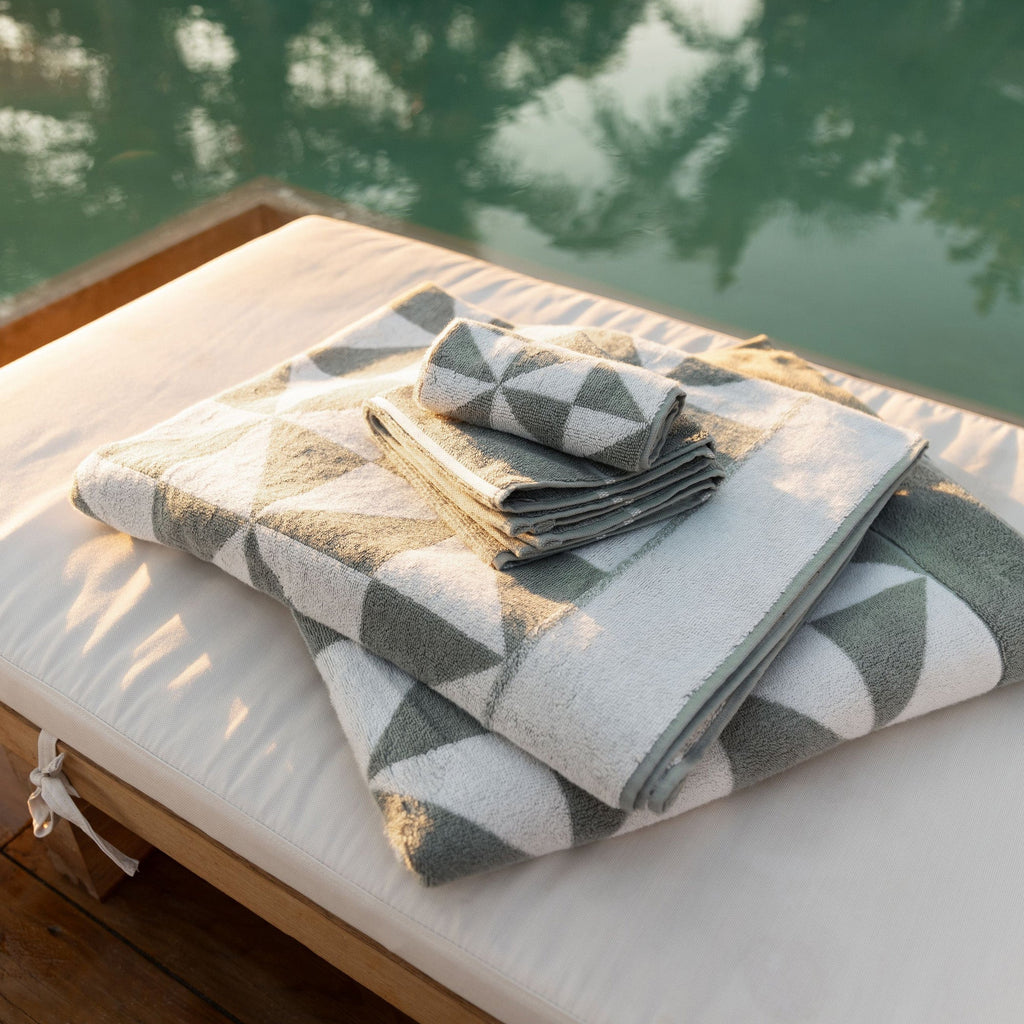 Umbra Towels detail view - PuraVeil